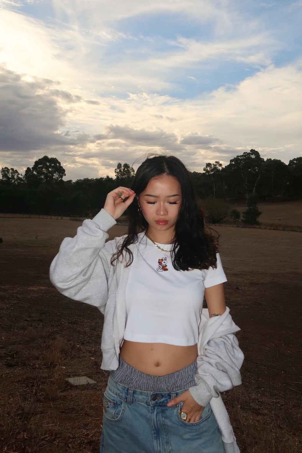 White cotten crop tee