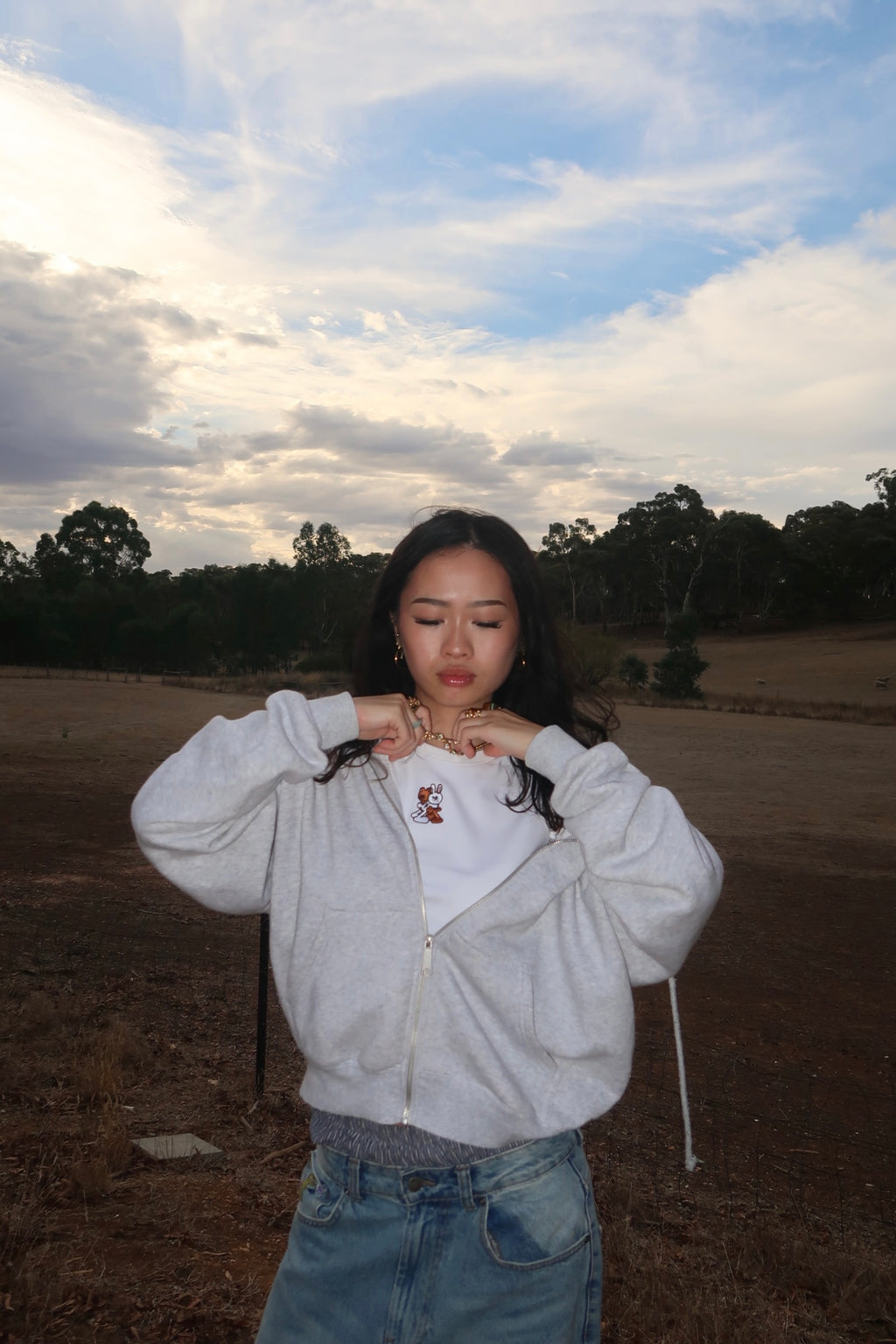 White cotten crop tee