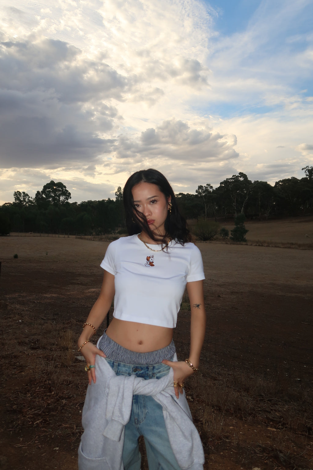 White cotten crop tee